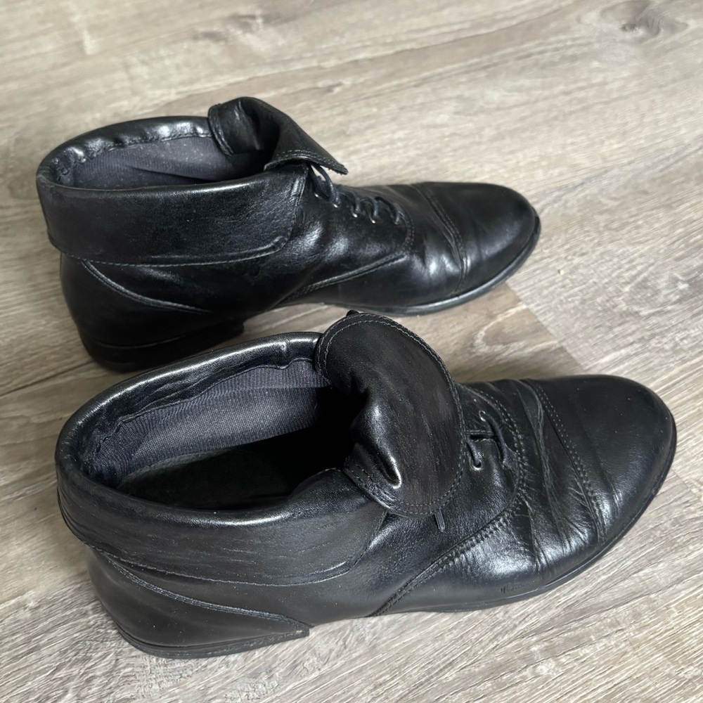 Rare vintage Black Leather Ankle Boots - Picture 4 of 7